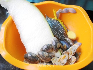 Appetizing and Relieving Heat-winter Melon Double Flower Seafood Soup recipe