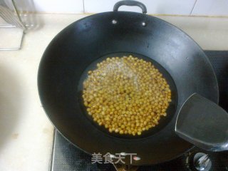 Yellow Dog Drill Hole (stir-fried Soybeans with Convolvulus Stem) recipe