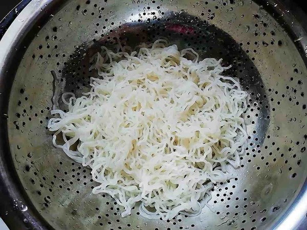 Stir-fried Bee Hoon with Pork recipe