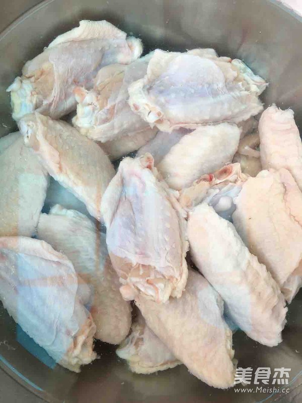 Salt-baked Chicken Wings Dark Dish recipe