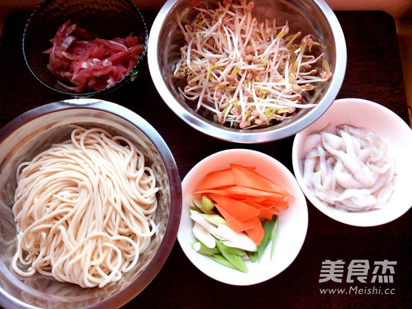 Fried Noodles with Seafood recipe