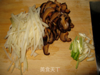 Zhejiang Snacks Fried Noodles with Mushrooms recipe