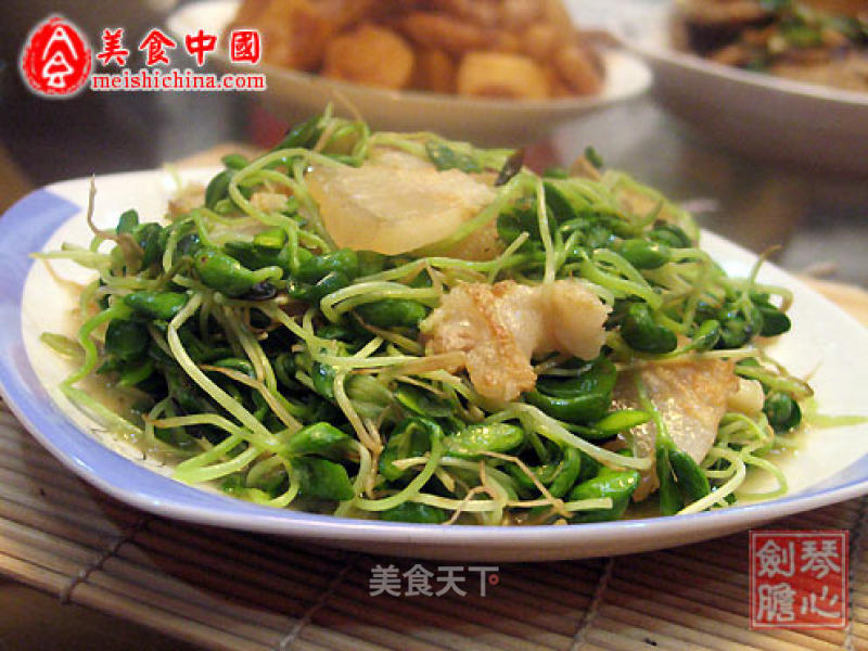 Stir-fried Black Bean Sprouts with Bacon recipe