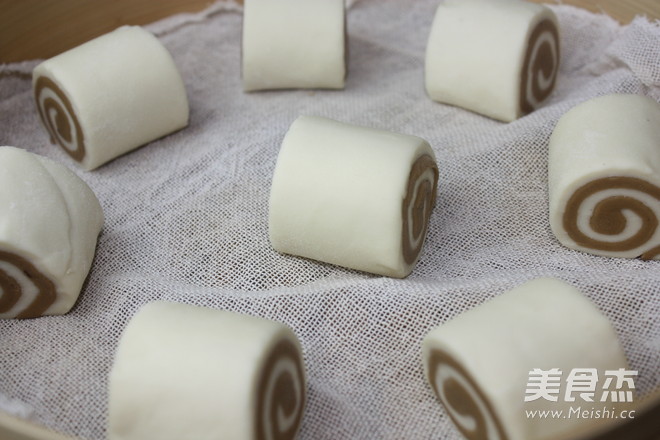 Jujube Mud Two-color Knife Cut Steamed Buns (including Jujube Mud Method) recipe