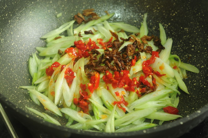 Chili Stir-fried Guanghe recipe