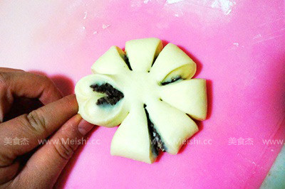 Four-leaf Clover Bread Stuffed with Bean Dregs recipe