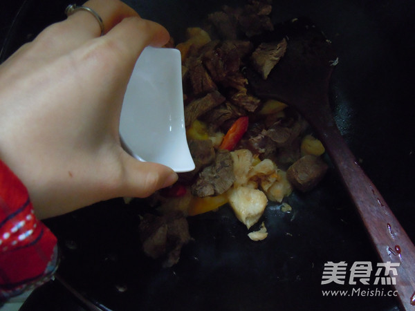 Stir-fried Beef Brisket with Hericium recipe