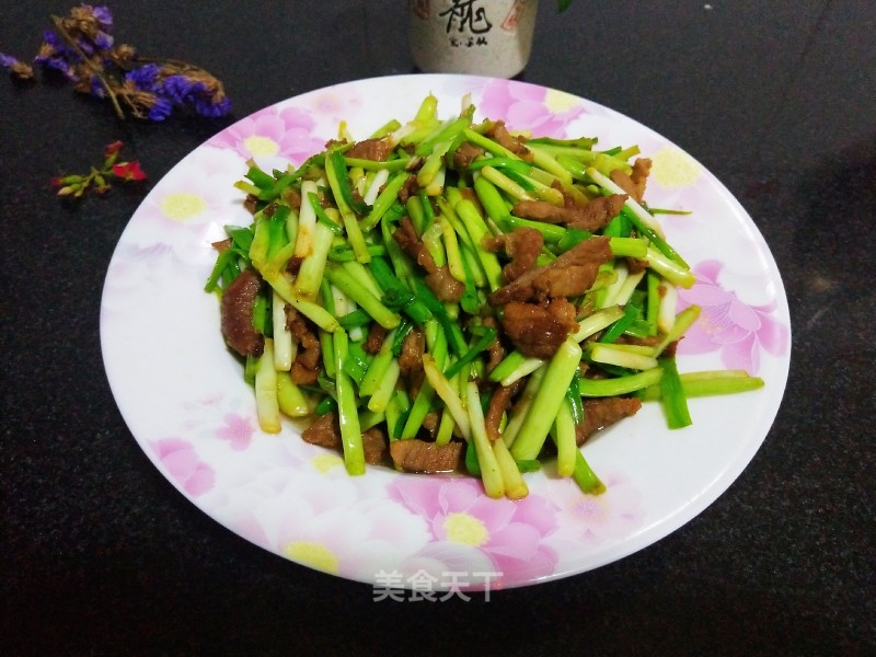 Stir-fried Pork with Garlic Sprouts recipe