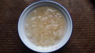 White Fungus, Lotus Seed and Red Date Soup recipe