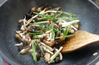 Stir-fried Shredded Squid with Agaricus recipe