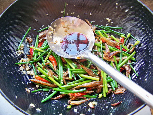 Stir-fried Fish with Chives recipe