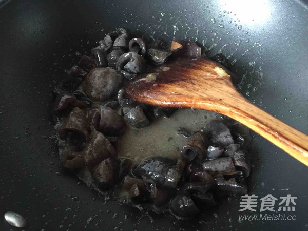 Grilled Sea Cucumber with Scallions recipe