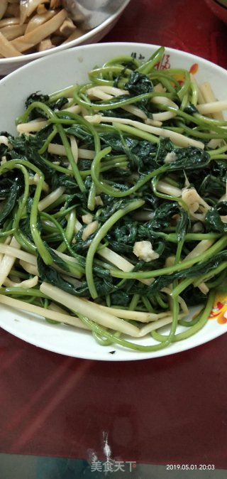 Stir-fried Sweet Potato Leaves with Sour Bamboo Shoots recipe