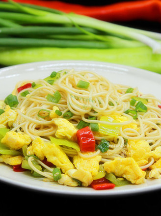 Fried Noodles with Colored Pepper and Egg recipe