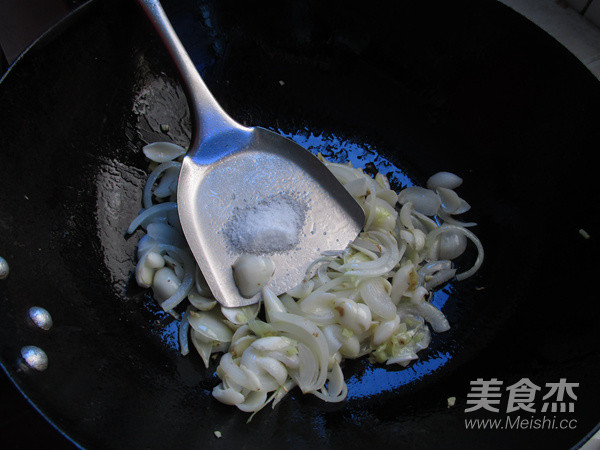 Fried Purple Back Vegetable with Lily recipe