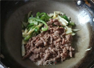 Stir-fried Beef with Bamboo Shoots and Green Peppers recipe