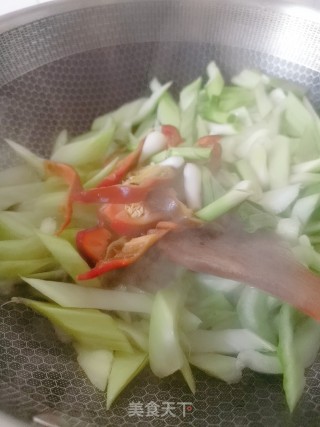 Simmered Poached Eggs with Green Cabbage Stem recipe