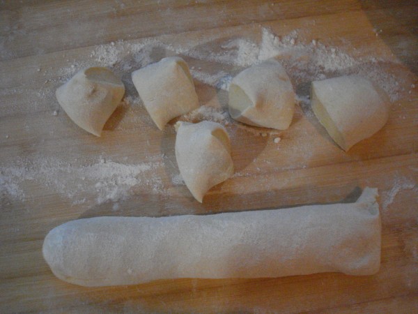 Fried Kidney Bean Buns with Whole Wheat Noodles recipe