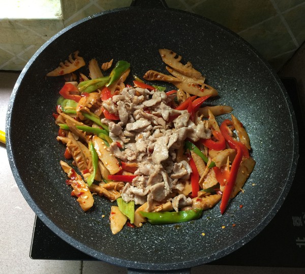 Stir-fried Lean Pork with Spring Bamboo Shoots recipe