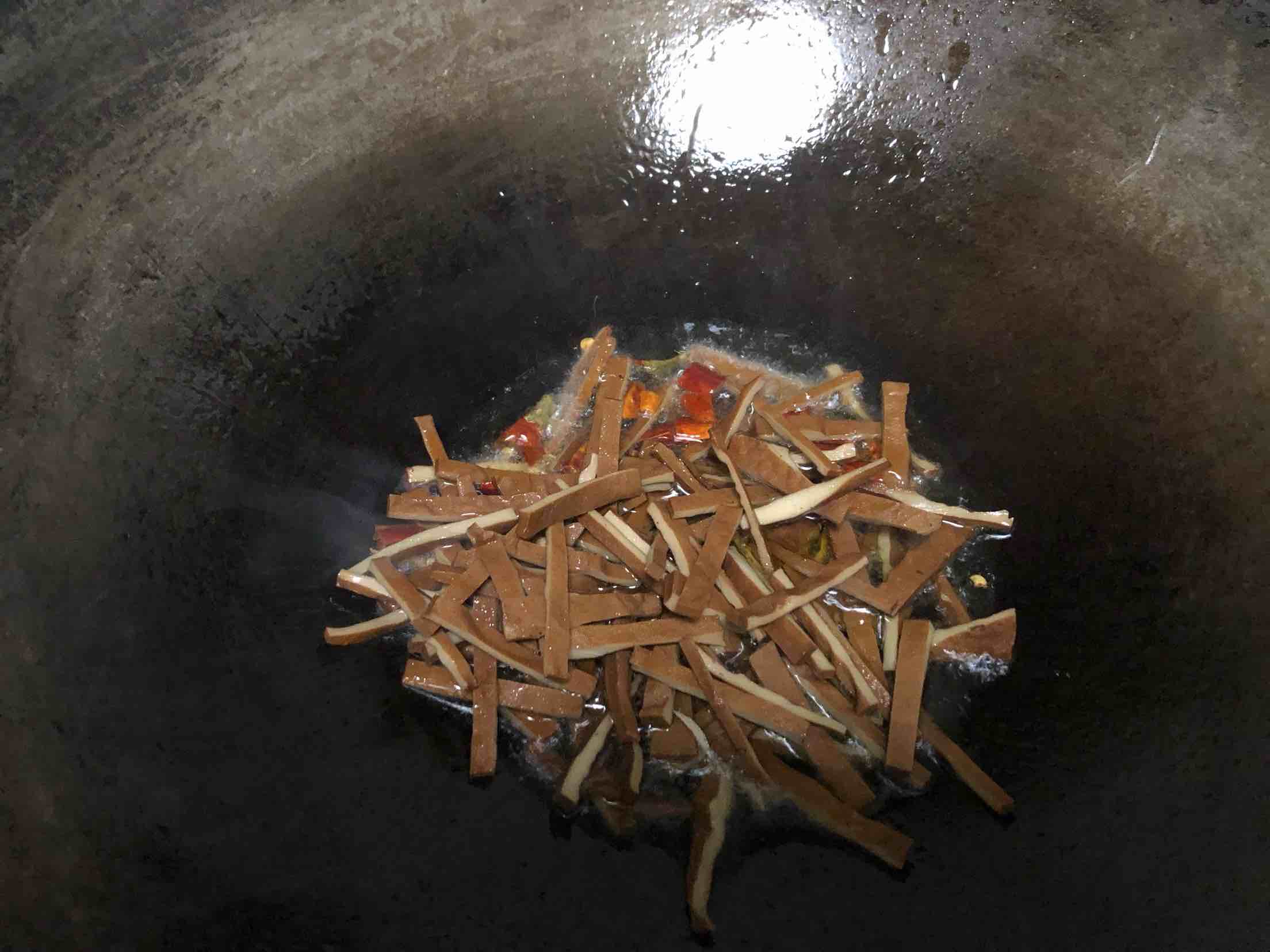 Stir-fried Wormwood with Fragrant Dry recipe