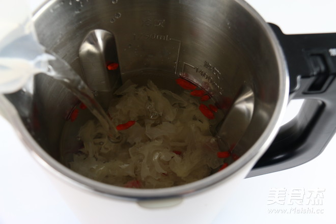 Tremella Lily Goji Dew recipe