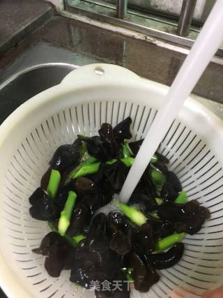 Fried Fungus with Fresh Lily recipe