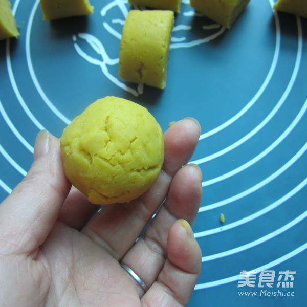 Bean Paste Mooncake recipe