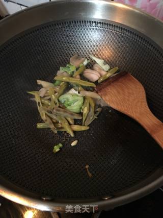 Kimchi Ribs Sea Cucumber Noodles recipe