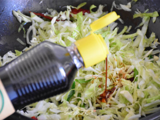 Stir-fried Wire Noodles with Cabbage recipe