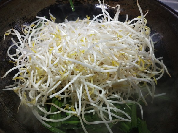 Stir-fried Mung Bean Sprouts with Leek recipe