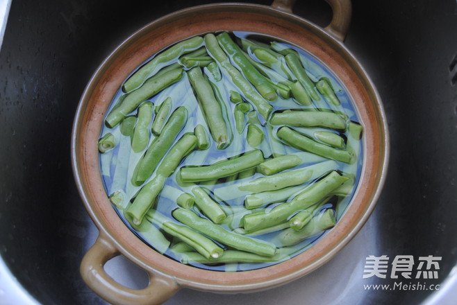 Green Beans with Sauce recipe