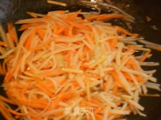 Vegetarian Stir-fried Crispy Double Silk---carrot and Potato Shreds recipe