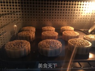 Pandan Lotus Paste Mooncakes recipe