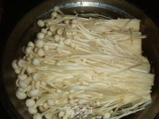 Scrambled Eggs with Enoki Mushroom and Cabbage recipe