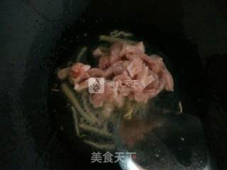 Fried Noodles with Onion and Pork recipe