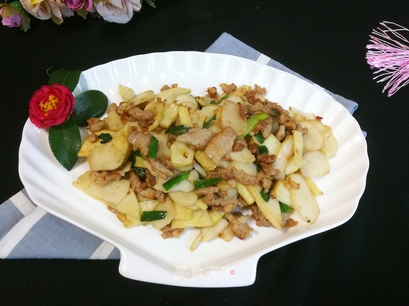 Stir-fried Pork with Winter Bamboo Shoots and Water Chestnuts recipe