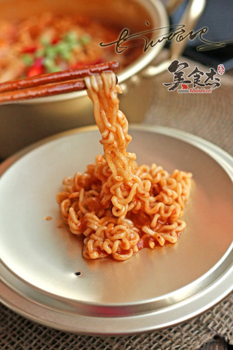Spicy Cabbage Rice Cake Instant Noodles recipe
