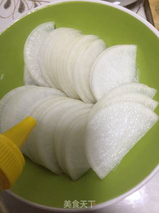 Honey Dip White Radish Dinner Plate Painting recipe