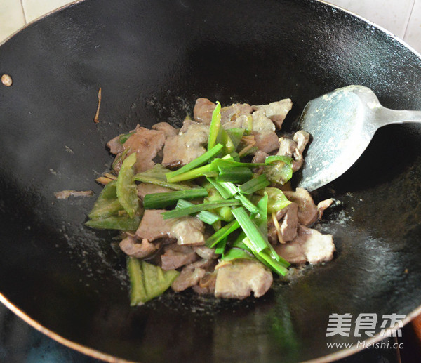 Stir-fried Beef Liver with Green Pepper recipe