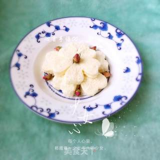 Flower-shaped Coconut Milk Parfait recipe