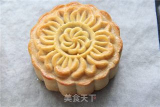 Mid-autumn Festival, The Sweet "moon" Warms People's Hearts-single Yellow and White Lotus Paste Moon Cake recipe