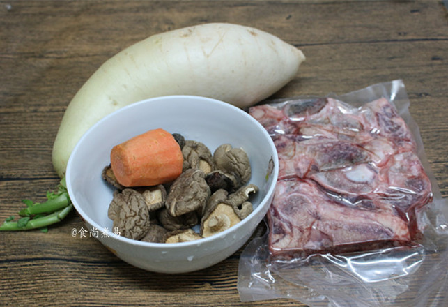 Radish and Mushroom Beef Bone Soup recipe