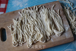 Cold Noodles-hand-rolled Noodles with Shredded Pork with Nepeta recipe