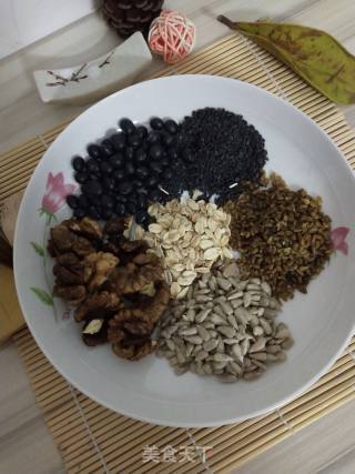 Walnut Sesame Black Soy Milk recipe