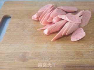 Stir-fried Ham Sausage with Garlic Moss recipe