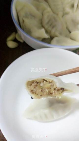 Dumplings Stuffed with Oil Residue and Sauerkraut recipe