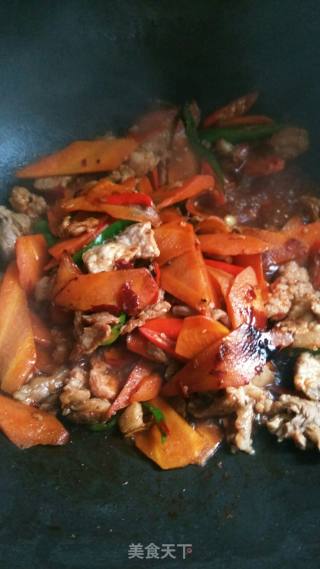 Stir-fried Pork with Sauce and Carrots recipe