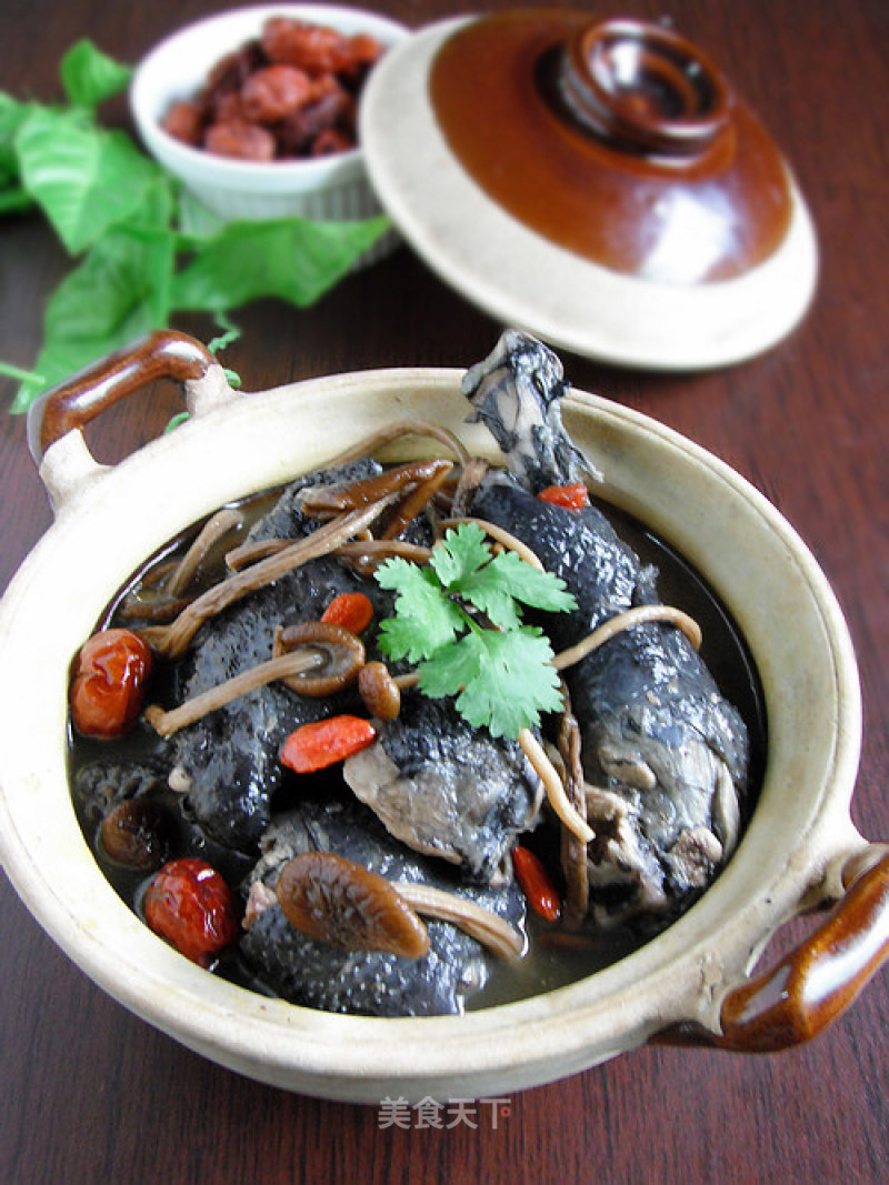 Nourishing Yin and Nourishing Blood-eight Treasure Black-bone Chicken
