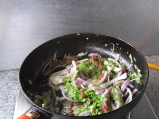 Fried Noodles with Green Cabbage recipe