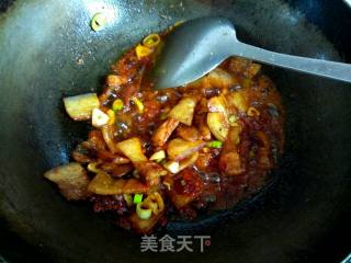 Stir-fried Tofu with Pork Belly and Fungus recipe